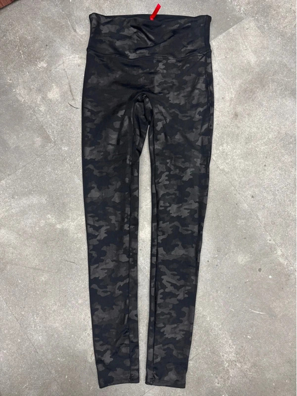 Women’s size medium spanx brand camo printed leggings